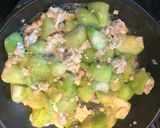 รูปขั้นตอนการทำที่ 2 ของ บวบผัดไข่ใส่หมูสับ (คลีน)