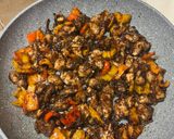 Foto del passaggio 3 della ricetta Pollo nero all’aceto balsamico