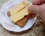 Foto del paso 5 de la receta: Manzana cocida con queso -en pan tostado 🍎🧀🍞