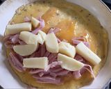 Foto del paso 3 de la receta: Omelette de jamón y queso 🧀