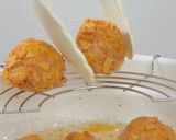 Foto langkah ke 5 dari resep Cheesy Chicken Shrimp Ball.