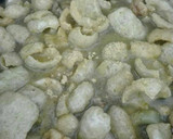 Foto del paso 5 de la receta: Guisado de chicharrón con champiñones y nopales en salsa verde