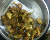 A picture of step 5 of Cauliflower manchurian.