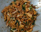 Foto langkah ke 4 dari resep Mie Goreng Jawa.