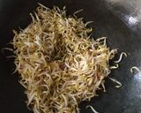 Foto langkah ke 3 dari resep Tumis Tauge Tahu Ikan Asin.