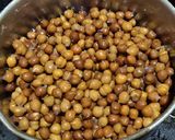 A picture of step 2 of Brown Chickpeas Sundal.