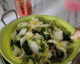 Foto langkah ke 2 dari resep Kimchi (Bae-chu Geot-jo-ri, 100% bahan lokal).