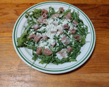 Foto del paso 2 de la receta: Ensalada de arúgula con prosciutto y queso azul