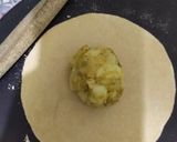 A picture of step 3 of Aloo Paratha.