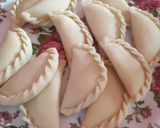 पनीर स्टफ्ड गुजिया (paneer stuffed gujiya recipe in Hindi) रेसिपी चरण 6 फोटो