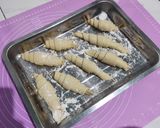 Foto langkah ke 2 dari resep Croffle (Croissant Waffle).