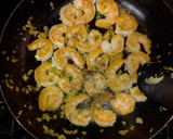 Foto del paso 4 de la receta: Camarones con salsa bechamel cremosos