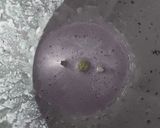 A picture of step 2 of Black grapes smoothie.