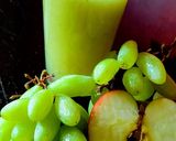 A picture of step 2 of Apple grapes juice.
