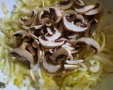 Foto del paso 4 de la receta: Hongos salteados con cebolla