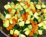 Foto del paso 2 de la receta: Arroz con zanahoria y calabacín