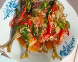 Foto langkah ke 8 dari resep Ikan Goreng Kembung Siram.