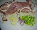 Foto del paso 1 de la receta: Chuleta de lomo ahumado en salsa