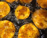 A picture of step 4 of Brinjal crispy fry.