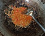 Foto langkah ke 4 dari resep Telur Ceplok Saus Seblak.