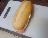Foto del paso 5 de la receta: Bocadillo de pechuga empanada con bacon y mayonesa de cebolla y piparras