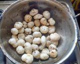 A picture of step 1 of Salt and pepper Makanan.