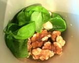Foto del paso 1 de la receta: Macarrones al pesto con espárragos y cherry