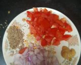 लौकी चने की दाल (Lauki chane ki dal recipe in Hindi) रेसिपी चरण 2 फोटो