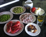 Foto del paso 1 de la receta: Cazuela de habas, guisantes, chipirones y gambas