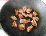 Foto del paso 2 de la receta: Lomo encebollado peruano