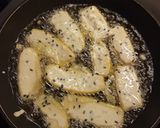 Foto langkah ke 4 dari resep Pisang Goreng Wijen Hitam.