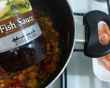 A picture of step 3 of Tom yum shrimp rice.