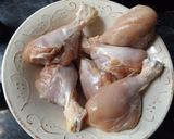 Foto del paso 1 de la receta: Muslitos de pollo con champiñones y vermú