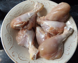 Foto del paso 1 de la receta: Muslitos de pollo con champiñones y vermú
