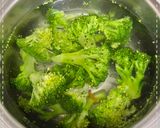 雞腿肉拌青花菜的食譜步驟2照片