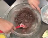 A picture of step 4 of Japanese chocolate chunks cookies.
