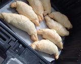 Foto del passaggio 4 della ricetta Sfoglia con cioccolato in friggitrice ad aria