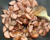 Bigosik z młodej kapusty z kiełbasą i boczkiem krok przepisu 2 zdjęcie