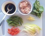 A picture of step 1 of Pad Gaprao Moo Kai Dao.
