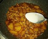 Foto langkah ke 5 dari resep Tumis Kentang Ayam Cincang.