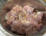 Hình bước làm 1 của món Thịt Má Đùi Gà Nấu Táo Đỏ Pate