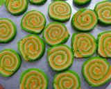 तिरंगे पिनव्हील कुकीज़ (Tiranga Pinwheel Cookies Recipe in Hindi) रेसिपी चरण 7 फोटो
