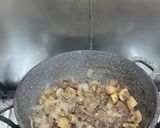 صورة لخطوة 2 من وصفة معكرونه بالبشاميل والجبنه الموزاريلا