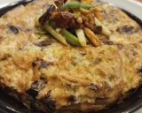 Foto del paso 5 de la receta: Tortilla de camagrocs y ajos tiernos