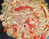 Une image de l'étape 3 de Nouilles sautés aux crevettes.