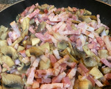 Foto del paso 1 de la receta: Empanada de champiñón, bacon y nata
