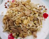 รูปขั้นตอนการทำที่ 3 ของ ผัดถั่วงอกใส่หมูกระเทียมดอง