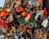 Foto langkah ke 4 dari resep Tumis Kerang Pedas.