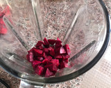 A picture of step 3 of Beetroot chapati.
