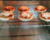A picture of step 3 of Bread Pizza.